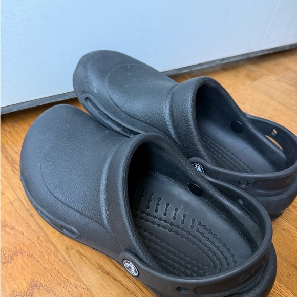 CROCS Classic Black Clogs - Picture 5 of 7